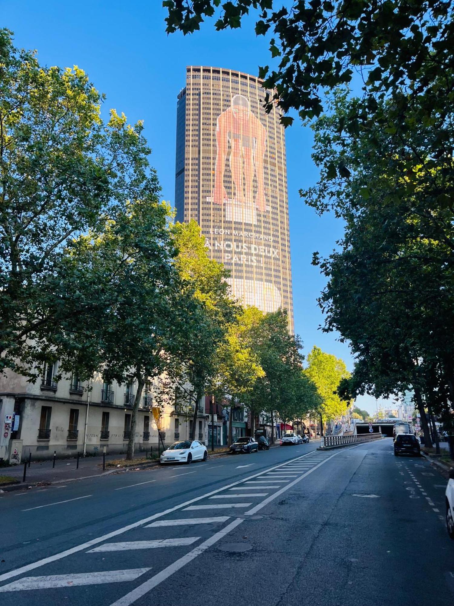 Appartamento Parisian Elegance With Eiffel Tower View Parigi